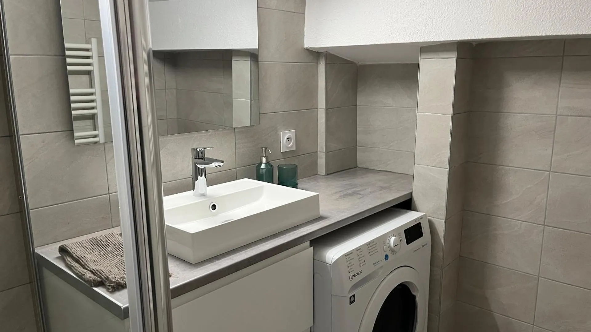 Appartement T3 Independant La Garde  Apartment